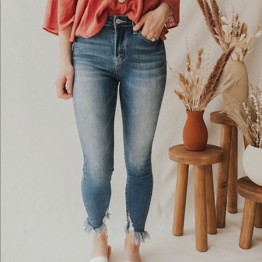 Cropped frayed end skinny jean